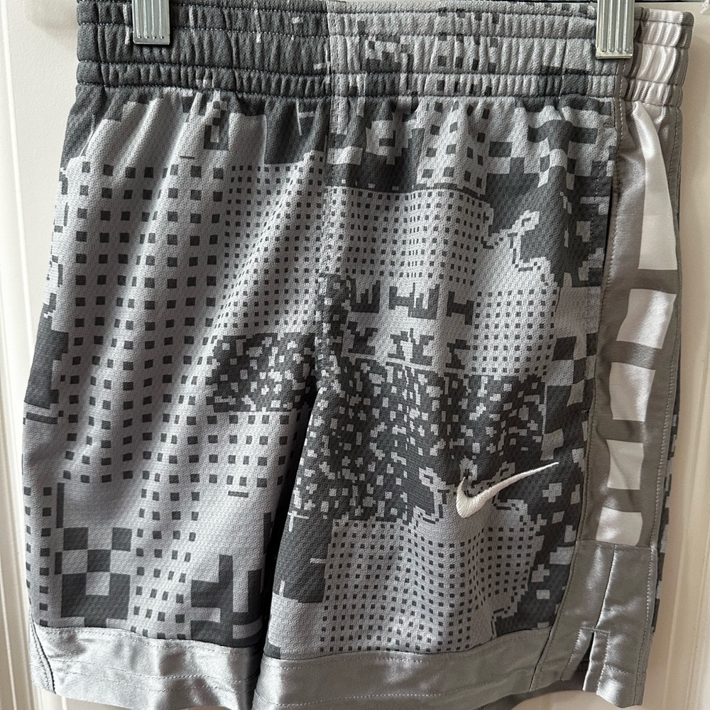 Nike Dri-fit Boys Athletic Shorts Size S, pre-owned